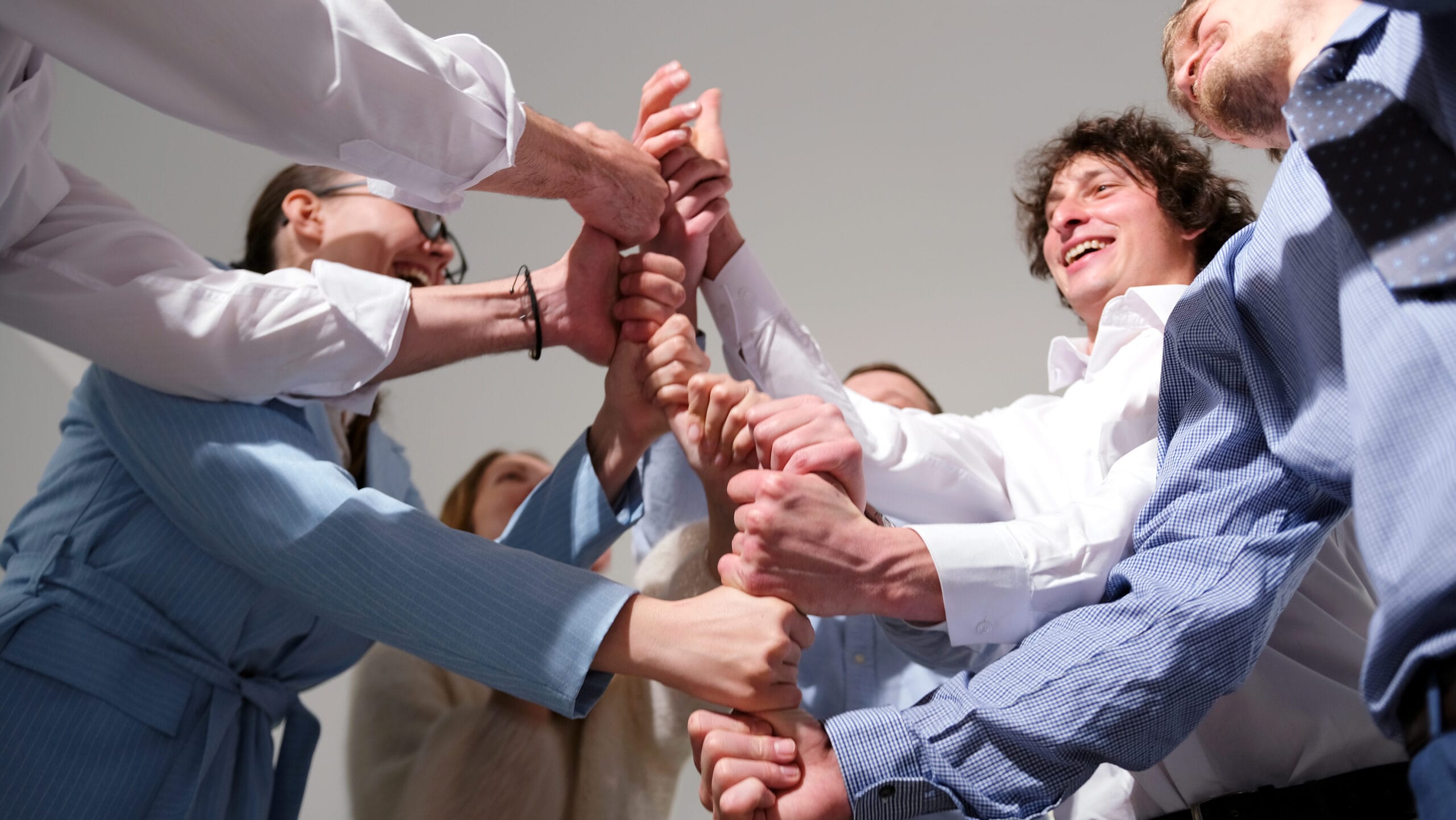 5 pomysłów na niebanalne tematy przewodnie imprez firmowych